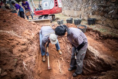 Trabajos de búsqueda de restos de asesinados y enterrados en el cementerio de Las Casas en la Guerra Civil.-GONZALO MONTESEGURO