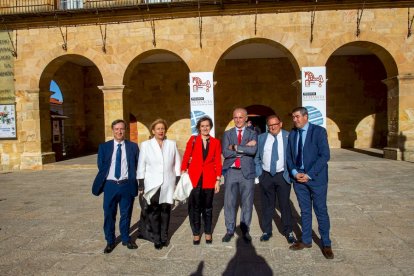 Photocall e invitados a la gala de los premios Numancia (22)