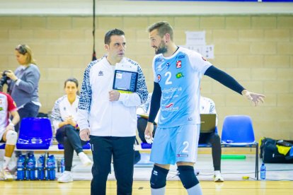 Rio Duero Voley vs Rotogal Boiro. MARIO TEJEDOR (2)