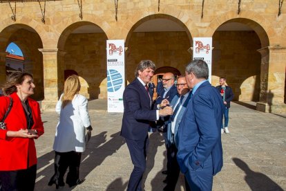 Photocall e invitados a la gala de los premios Numancia (24)