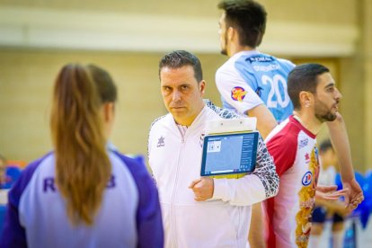 Rio Duero Voley vs Rotogal Boiro. MARIO TEJEDOR (10)