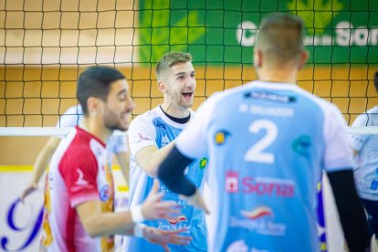 Rio Duero Voley vs Rotogal Boiro. MARIO TEJEDOR (12)