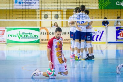 Rio Duero Voley vs Rotogal Boiro. MARIO TEJEDOR (16)