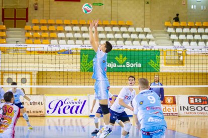 Rio Duero Voley vs Rotogal Boiro. MARIO TEJEDOR (20)