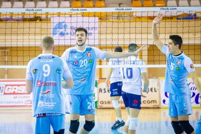 Rio Duero Voley vs Rotogal Boiro. MARIO TEJEDOR (21)