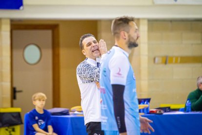 Rio Duero Voley vs Rotogal Boiro. MARIO TEJEDOR (30)