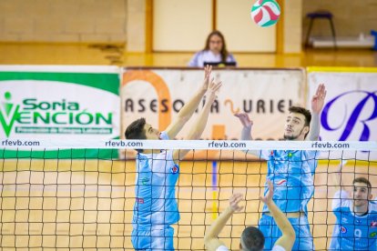 Rio Duero Voley vs Rotogal Boiro. MARIO TEJEDOR (45)