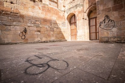Las ruinas de San Nicolás, vandalizadas. GONZALO MONTESEGURO