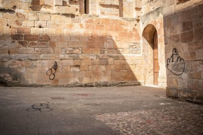 Las ruinas de San Nicolás, vandalizadas. GONZALO MONTESEGURO