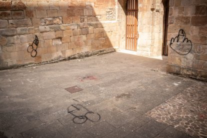 Las ruinas de San Nicolás, vandalizadas. GONZALO MONTESEGURO