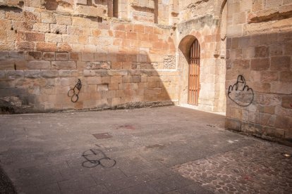 Las ruinas de San Nicolás, vandalizadas. GONZALO MONTESEGURO