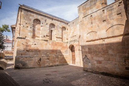 Las ruinas de San Nicolás, vandalizadas. GONZALO MONTESEGURO