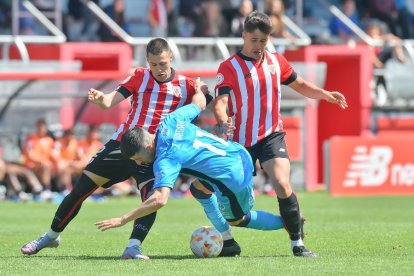 El Numancia gana en Lezama y se aleja del descenso. ÁREA 11