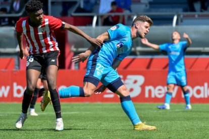 El Numancia gana en Lezama y se aleja del descenso. ÁREA 11