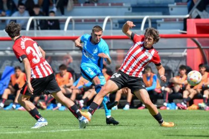 El Numancia gana en Lezama y se aleja del descenso. ÁREA 11