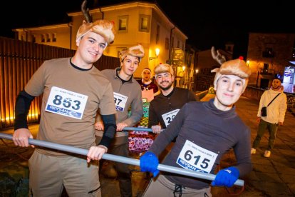 Participantes en la Carrera de Navidad de Soria. MARIO TEJEDOR (1)