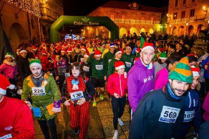 Participantes en la Carrera de Navidad de Soria. MARIO TEJEDOR (26)