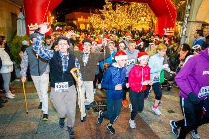 Participantes en la Carrera de Navidad de Soria. MARIO TEJEDOR (48)