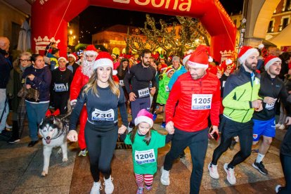 Participantes en la Carrera de Navidad de Soria. MARIO TEJEDOR (51)