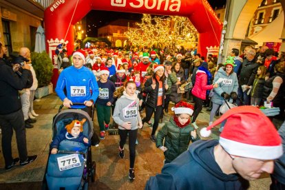 Participantes en la Carrera de Navidad de Soria. MARIO TEJEDOR (52)