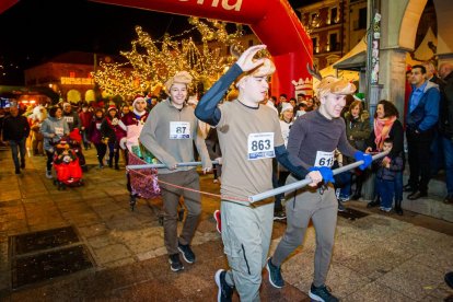 Participantes en la Carrera de Navidad de Soria. MARIO TEJEDOR (57)