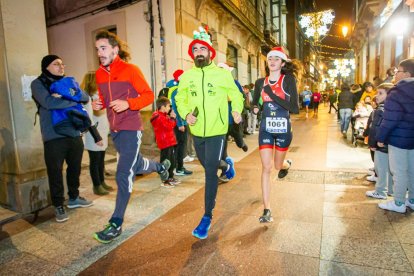 Participantes en la Carrera de Navidad de Soria. MARIO TEJEDOR (69)