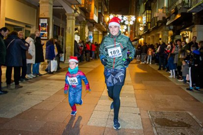 Participantes en la Carrera de Navidad de Soria. MARIO TEJEDOR (76)