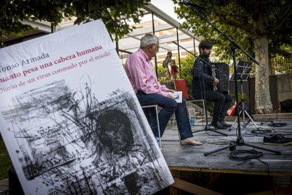 Primer día de Expoesía, Alfonso Armada y Nikola Tanaskovic - MARIO TEJEDOR (5)