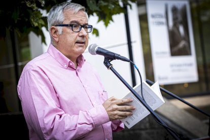 Primer día de Expoesía, Alfonso Armada y Nikola Tanaskovic - MARIO TEJEDOR (6)