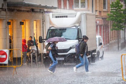 Lluvias intensas en la capital. MARIO TEJEDOR