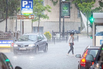 Lluvias intensas en la capital. MARIO TEJEDOR