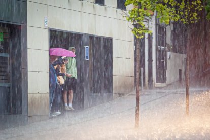 Lluvias intensas en la capital. MARIO TEJEDOR