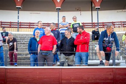 Los astados del Viernes de Toros llegan a los corrales - MARIO TEJEDOR (3)
