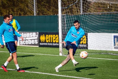 El CD Numancia prepara el choque ante el Baleares. MARIO TEJEDOR (32)