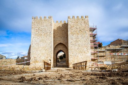 Obras de puesta en valor de la muralla de Almazán. MARIO TEJEDOR (10)