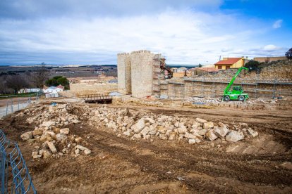 Obras de puesta en valor de la muralla de Almazán. MARIO TEJEDOR (6)