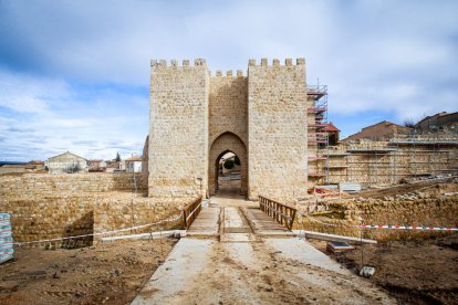 Obras de puesta en valor de la muralla de Almazán. MARIO TEJEDOR (8)