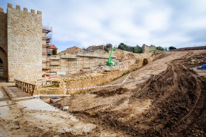 Obras de puesta en valor de la muralla de Almazán. MARIO TEJEDOR (9)