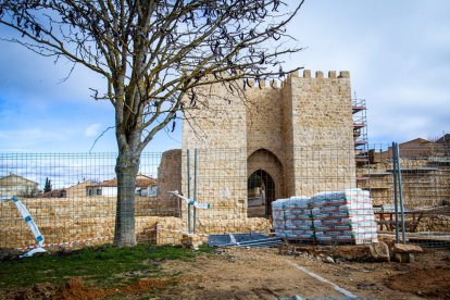 Obras de puesta en valor de la muralla de Almazán. MARIO TEJEDOR (13)