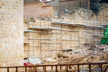 Obras de puesta en valor de la muralla de Almazán. MARIO TEJEDOR (17)