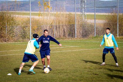 Intenso entrenamiento del CD Numancia. MARIO TEJEDOR (2)