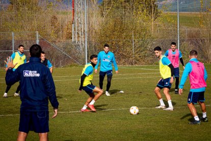 Intenso entrenamiento del CD Numancia. MARIO TEJEDOR (3)
