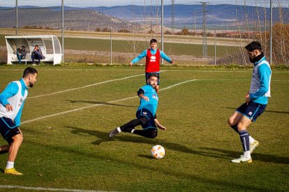Intenso entrenamiento del CD Numancia. MARIO TEJEDOR (4)