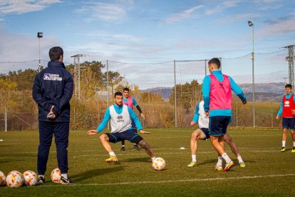 Intenso entrenamiento del CD Numancia. MARIO TEJEDOR (8)