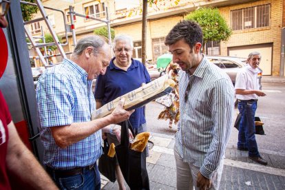 Reparto de tajadas del Domingo de calderas - MARIO TEJEDOR (10)