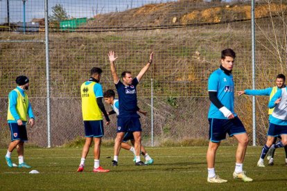 Intenso entrenamiento del CD Numancia. MARIO TEJEDOR (10)