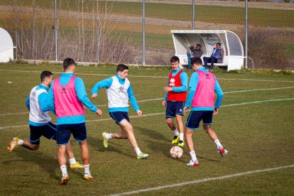 Intenso entrenamiento del CD Numancia. MARIO TEJEDOR (14)