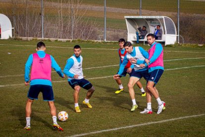 Intenso entrenamiento del CD Numancia. MARIO TEJEDOR (15)