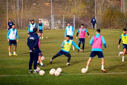 Intenso entrenamiento del CD Numancia. MARIO TEJEDOR (16)