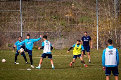 Intenso entrenamiento del CD Numancia. MARIO TEJEDOR (17)